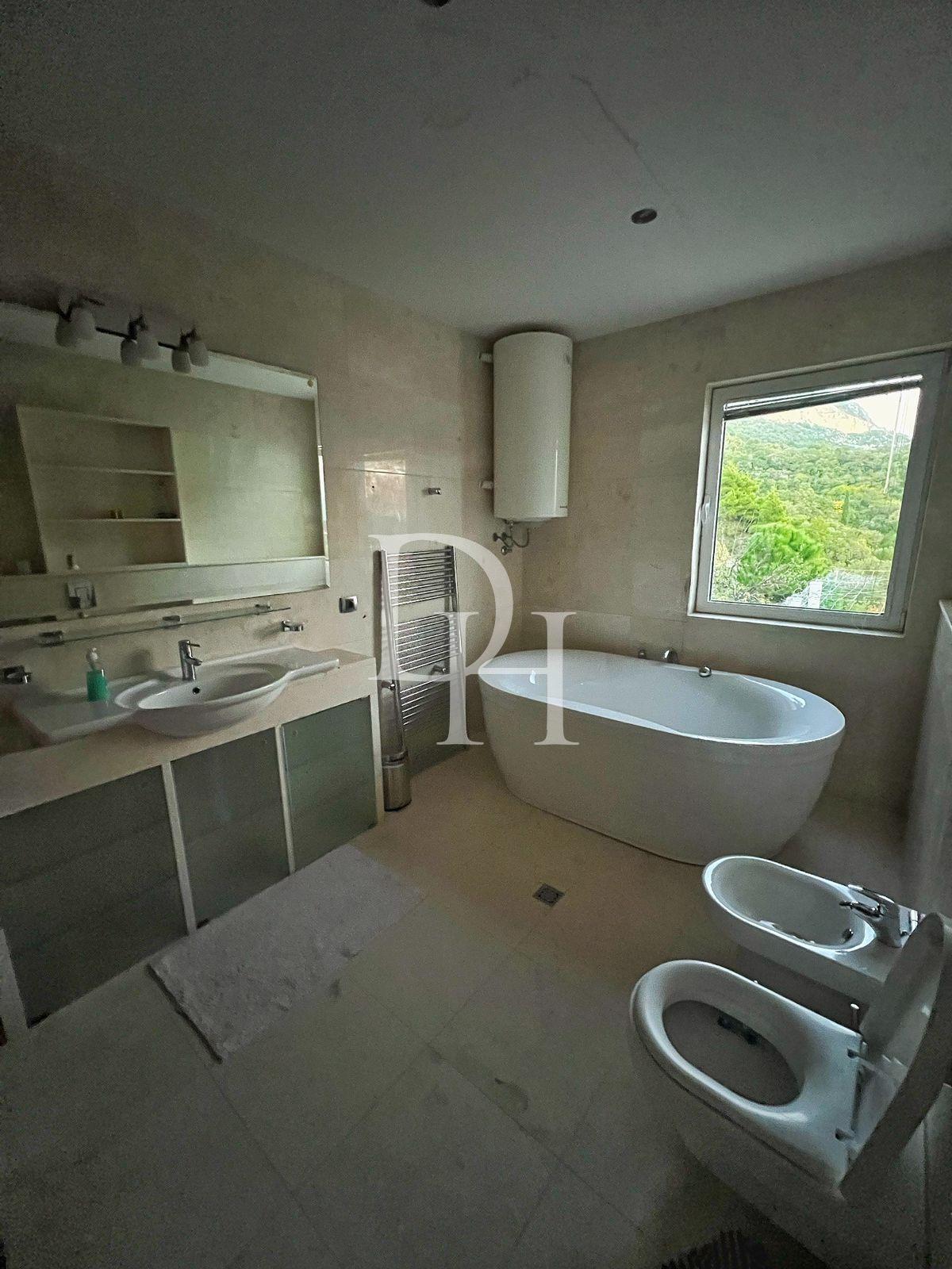 Отель в Герцег-Нови, Черногория, 585м2 - стоимость 1&nbsp;500&nbsp;000€ - Ref: 64621 фото 13