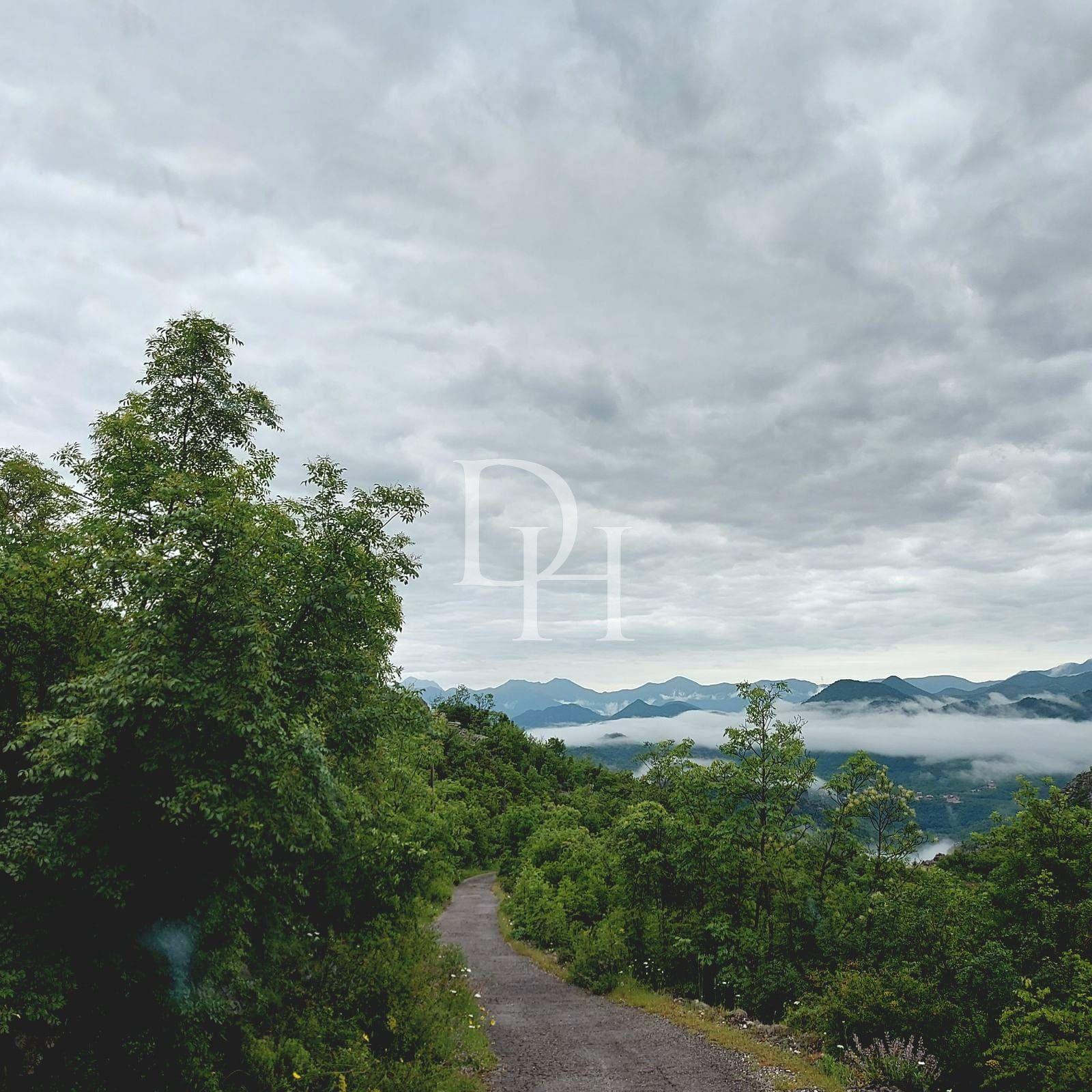 Land in Cetinje, Montenegro, 13 000m2 - kosten 75&nbsp;000€ - Ref: 70472 foto 2