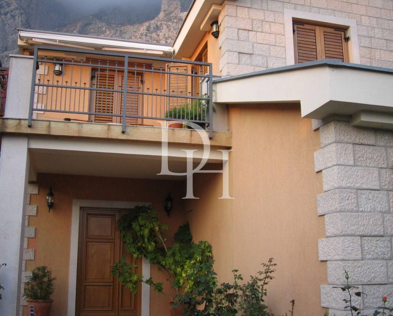 Cottage in Orakhovac in Kotor, Montenegro, 300m2 - for 950&nbsp;000€ - Ref: 71121 photo 4