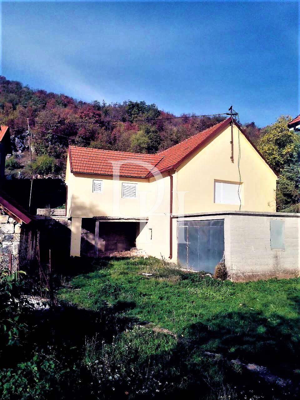 Коттедж в Цетине, Черногория, 120м2 - стоимость 70&nbsp;000€ - Ref: 70998 фото 1