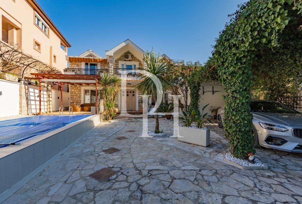 Вилла в Тивате, Черногория, 234м2 - стоимость 750&nbsp;000€ - Ref: 72187 фото 1