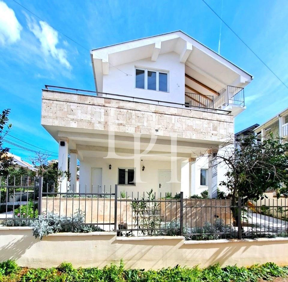 Вилла в Утехе, Черногория, 130м2 - стоимость 225&nbsp;000€ - Ref: 72133 фото 1