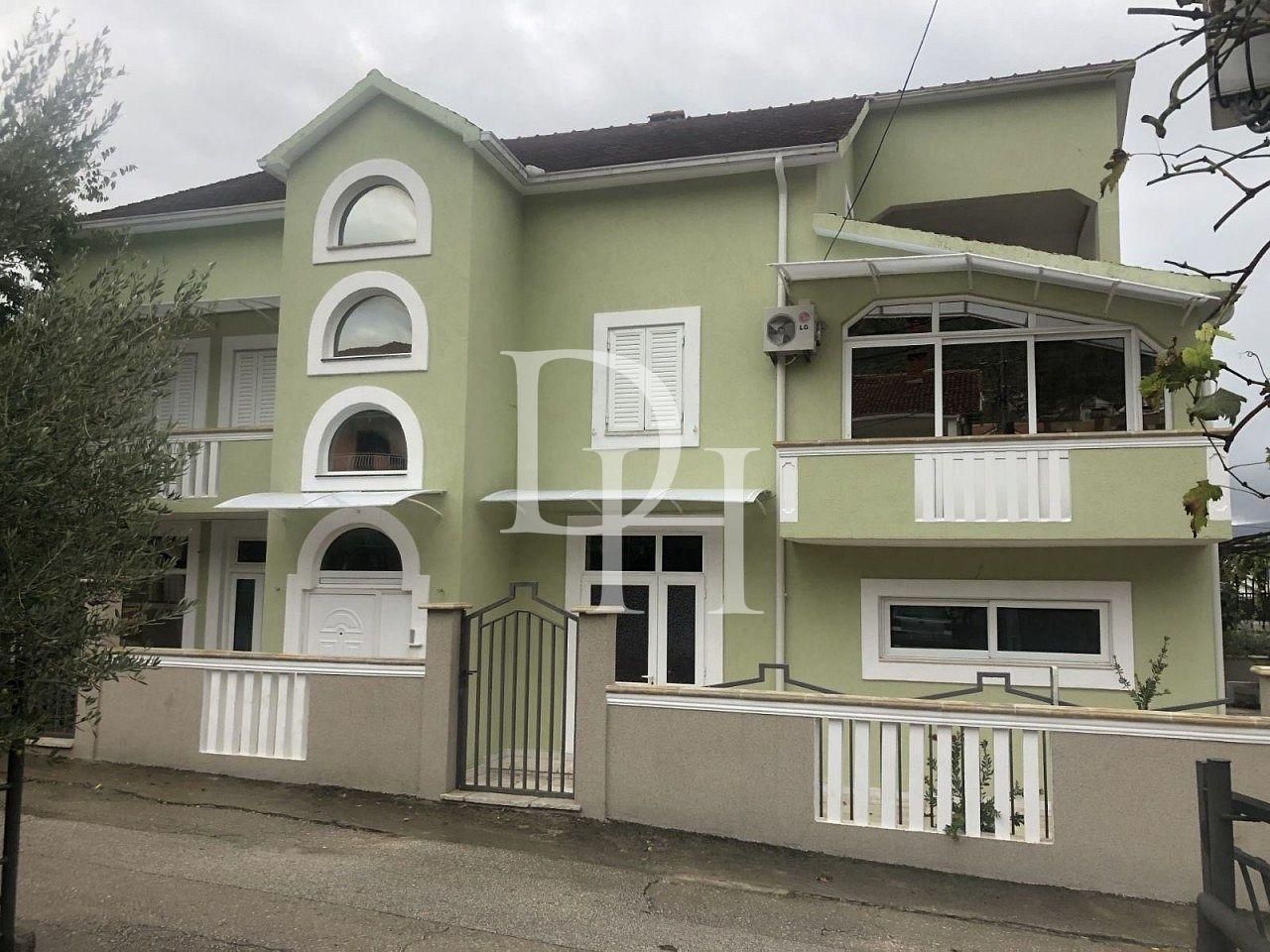 Коттедж в Тивате, Черногория, 447м2 - стоимость 950&nbsp;000€ - Ref: 72034 фото 1