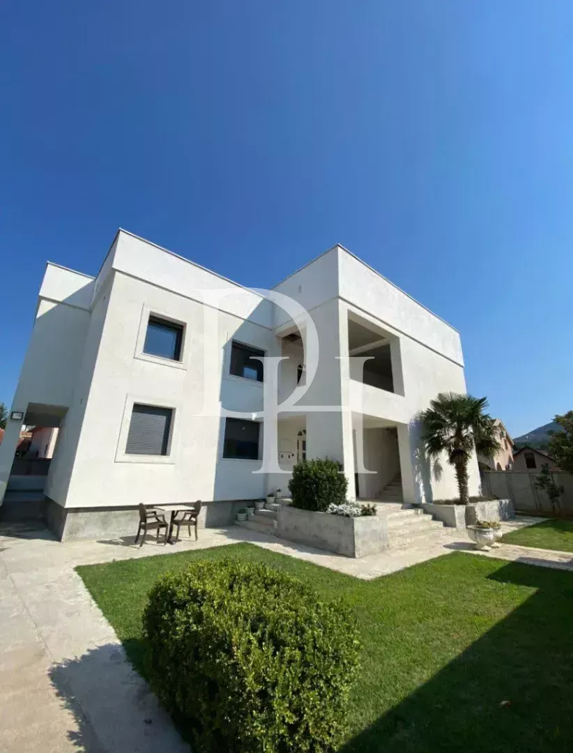 Коттедж в Подгорице, Черногория, 340м2 - стоимость 290&nbsp;000€ - Ref: 72008 фото 1