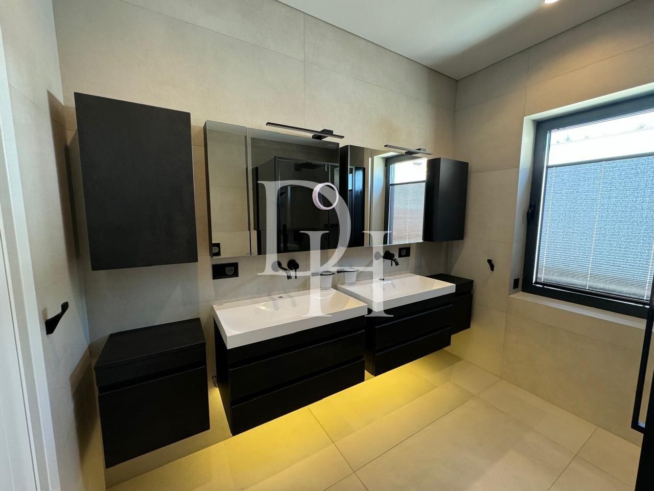 Вилла в Тивате, Черногория, 200м2 - стоимость 749&nbsp;000€ - Ref: 71939 фото 11