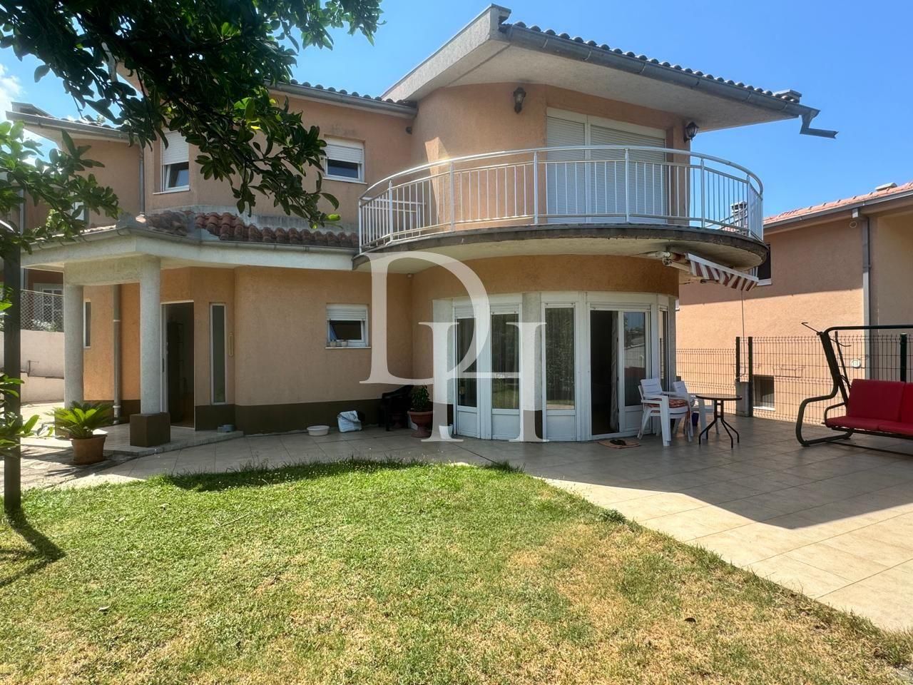 Villa in Bar, Montenegro, 145m2 - for 220&nbsp;000€ - Ref: 71854 photo 1