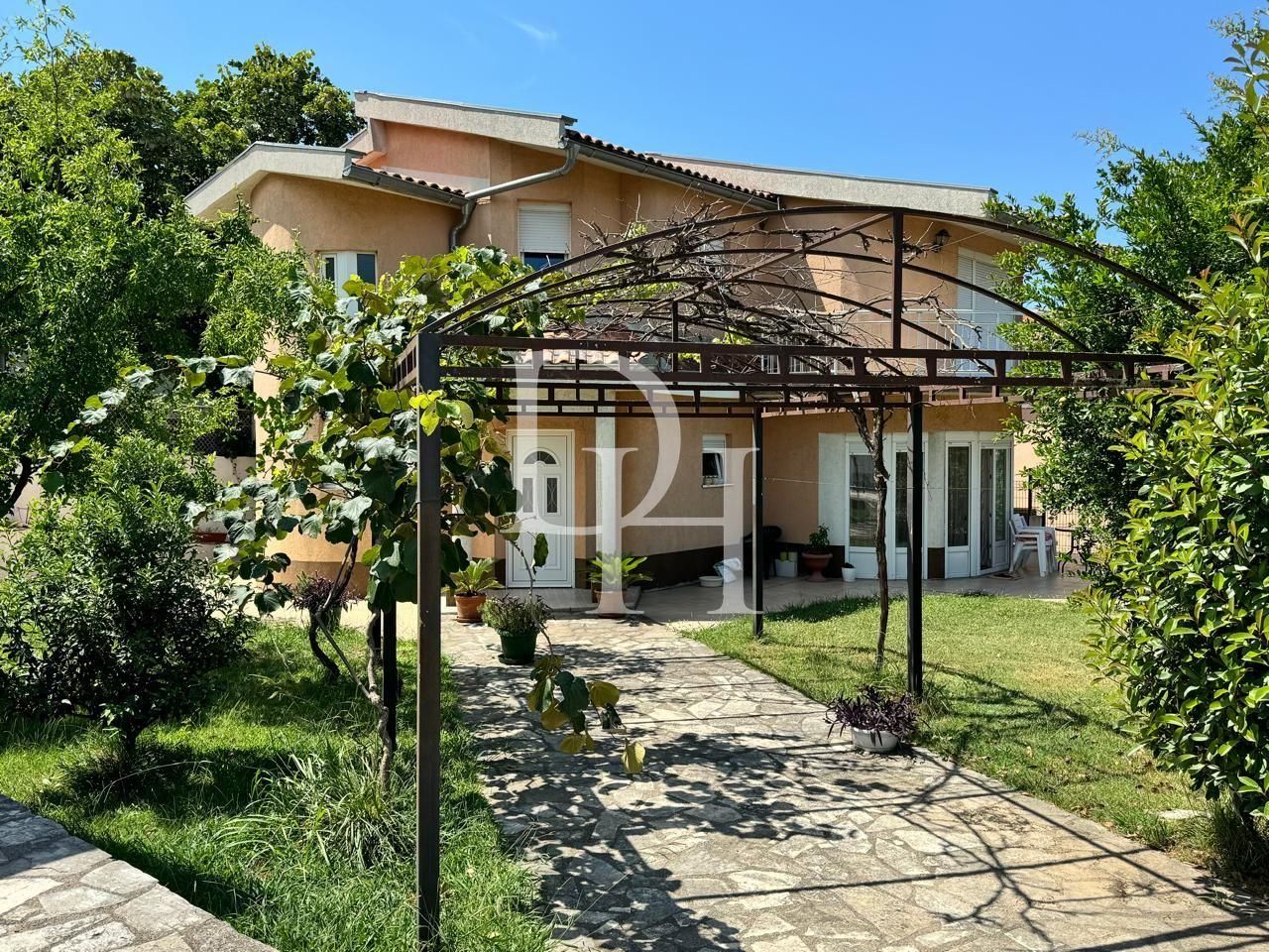 Villa in Bar, Montenegro, 145m2 - for 220&nbsp;000€ - Ref: 71854 photo 3