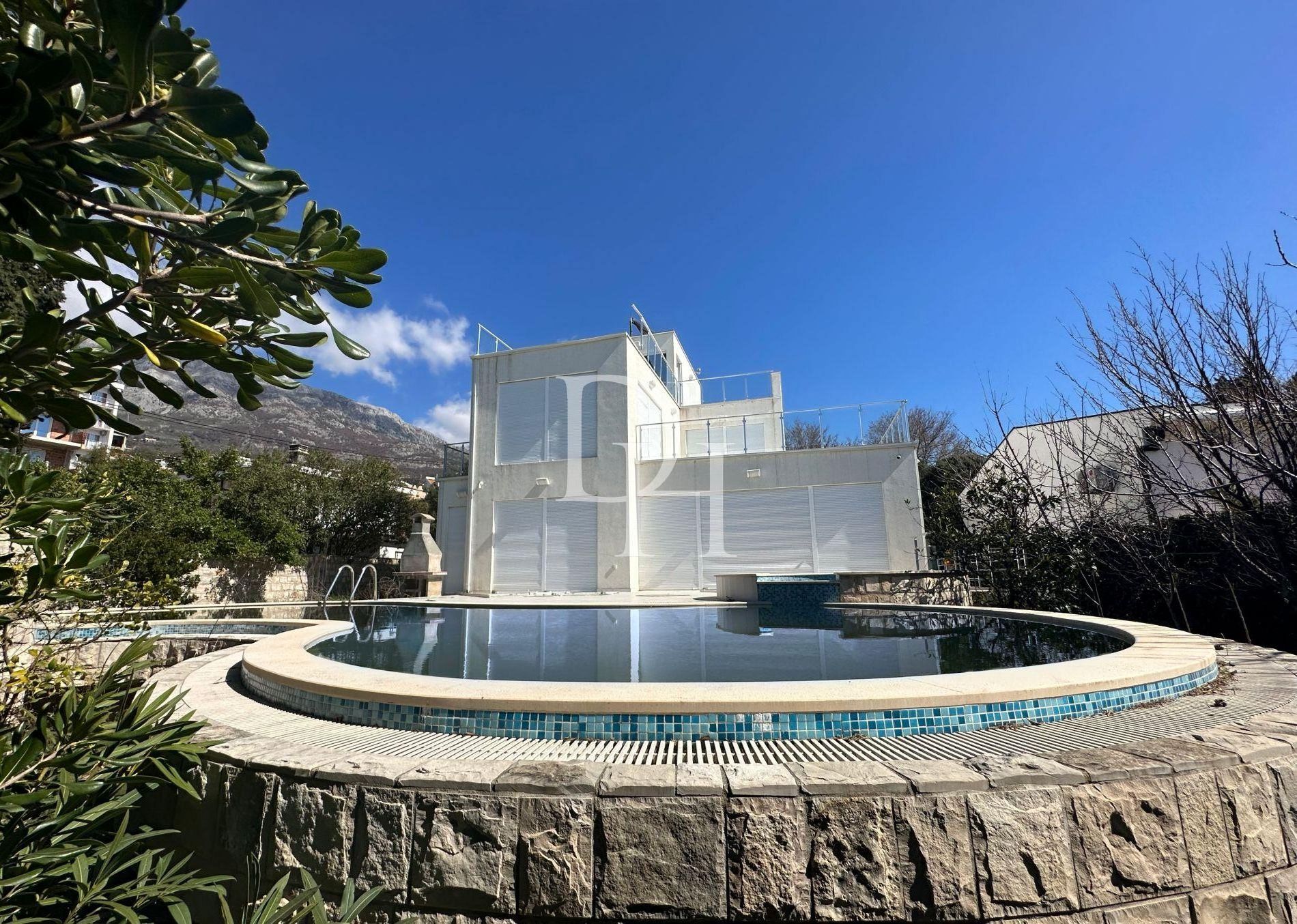 Villa in Dobra Voda, Montenegro, 568m2 - for 1&nbsp;500&nbsp;000€ - Ref: 71546 photo 1