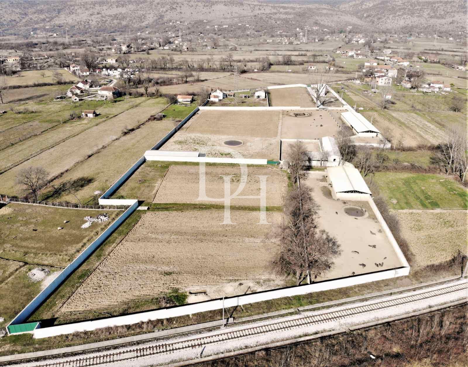 Bussiness in Danilovgrad, Montenegro, 1 000m2 - for 850&nbsp;000€ - Ref: 71346 photo 2