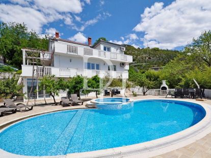 Вилла в Тивате, Черногория за 795 000€ (ID:72011)