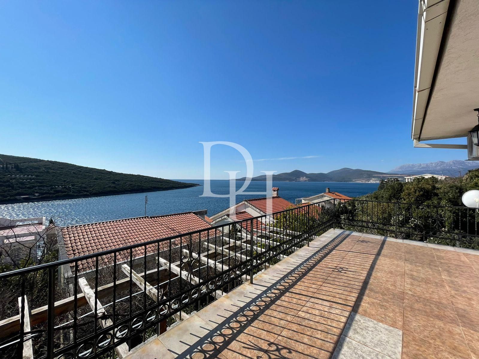 Villa in Tivat, Montenegro, 210m2 - for 350&nbsp;000€ - Ref: 71335 photo 1