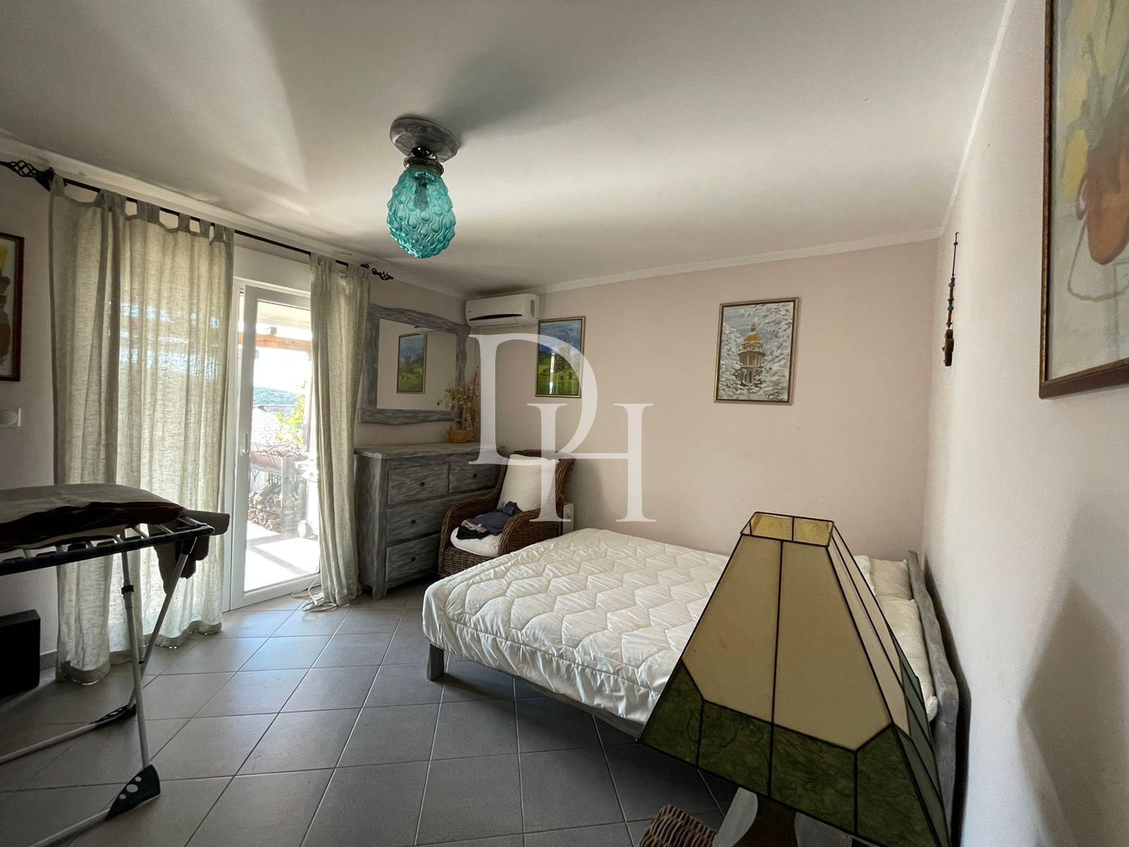 Villa in Tivat, Montenegro, 210m2 - for 350&nbsp;000€ - Ref: 71335 photo 11