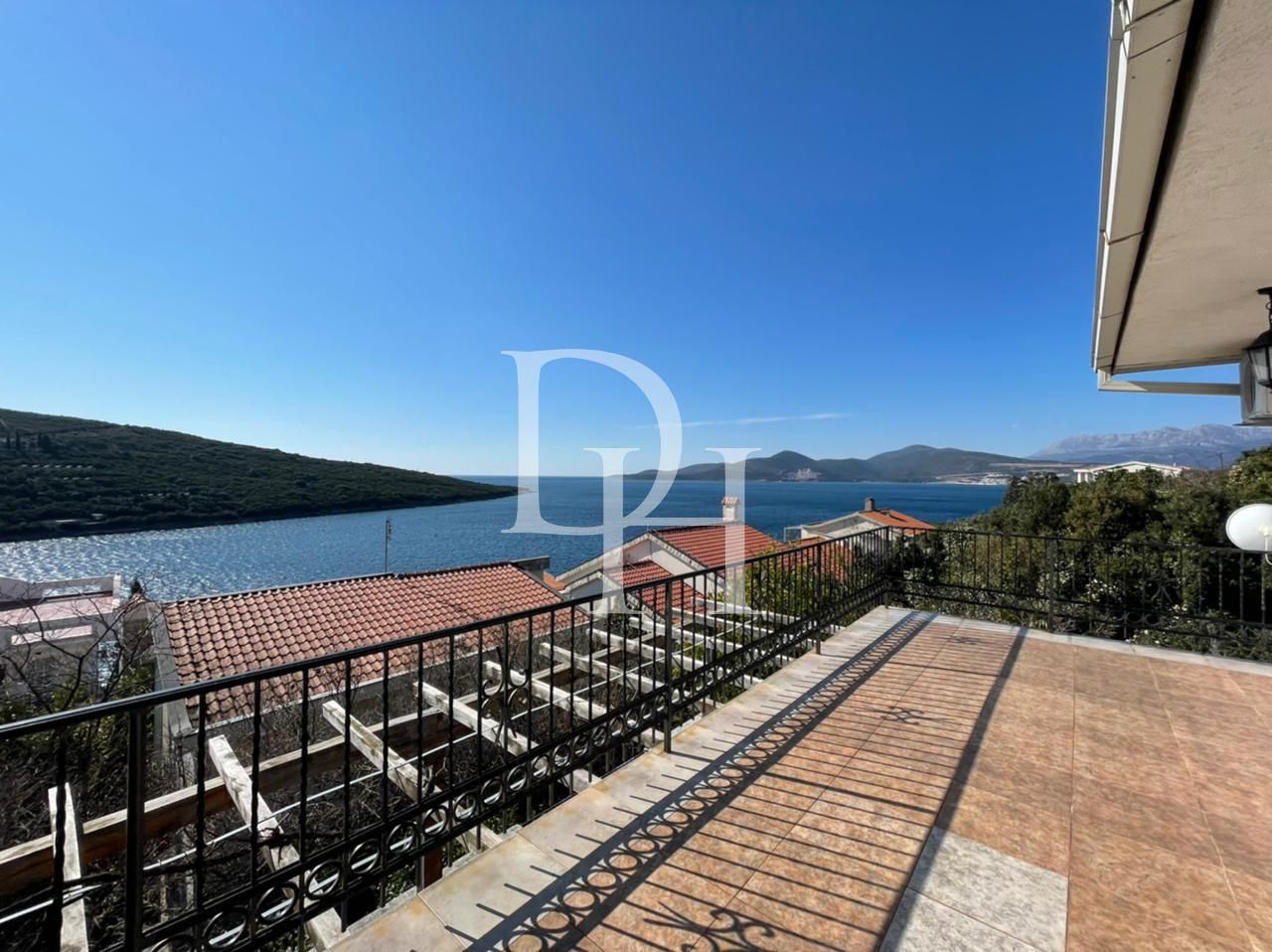 Вилла в Тивате, Черногория, 200м2 - стоимость 350&nbsp;000€ - Ref: 71312 фото 4