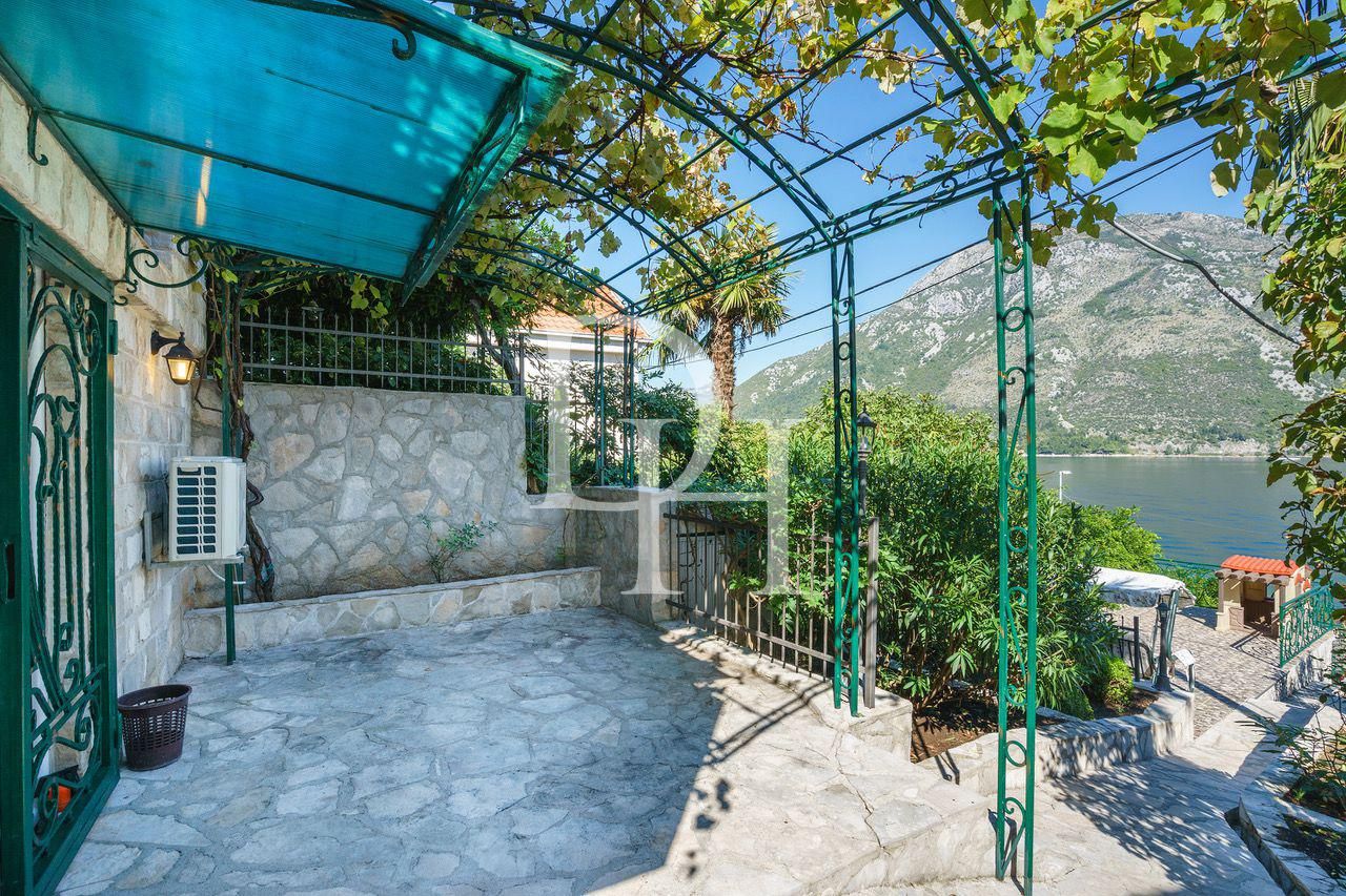 Вилла в Stoliv в Которе, Черногория, 300м2 - стоимость 680&nbsp;000€ - Ref: 71310 фото 2