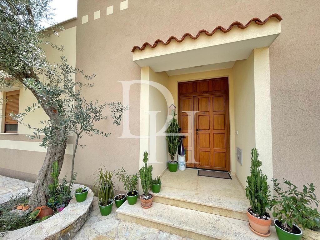 Villa in Bar, Montenegro, 345m2 - for 450&nbsp;000€ - Ref: 72217 photo 10