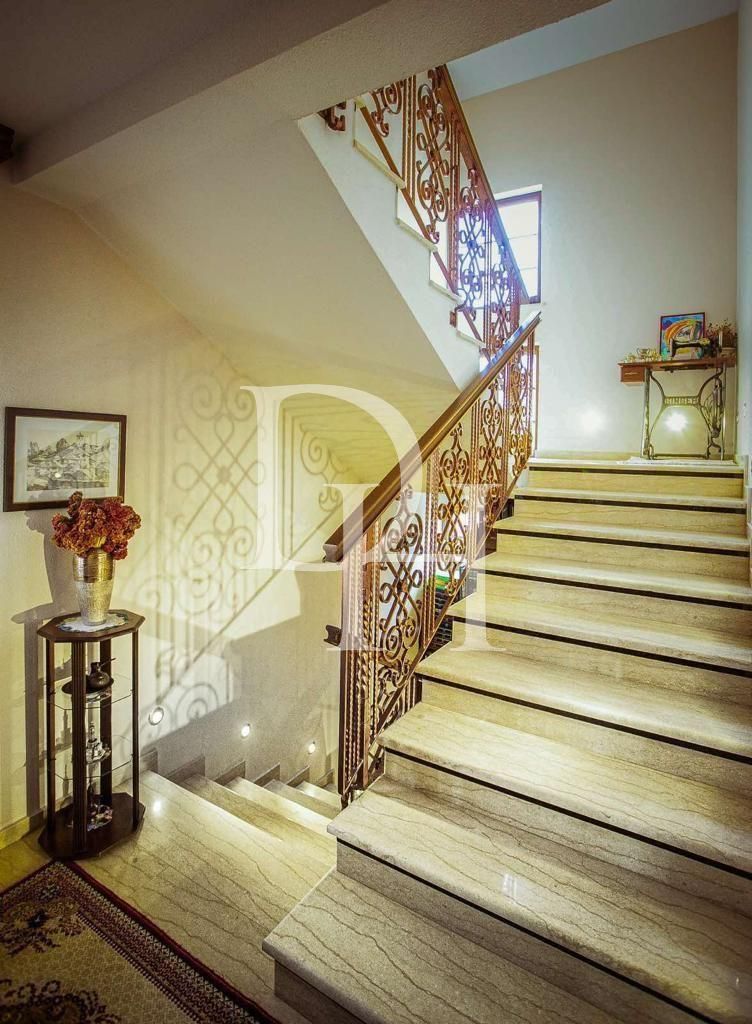 Villa in Bar, Montenegro, 345m2 - for 450&nbsp;000€ - Ref: 72217 photo 7