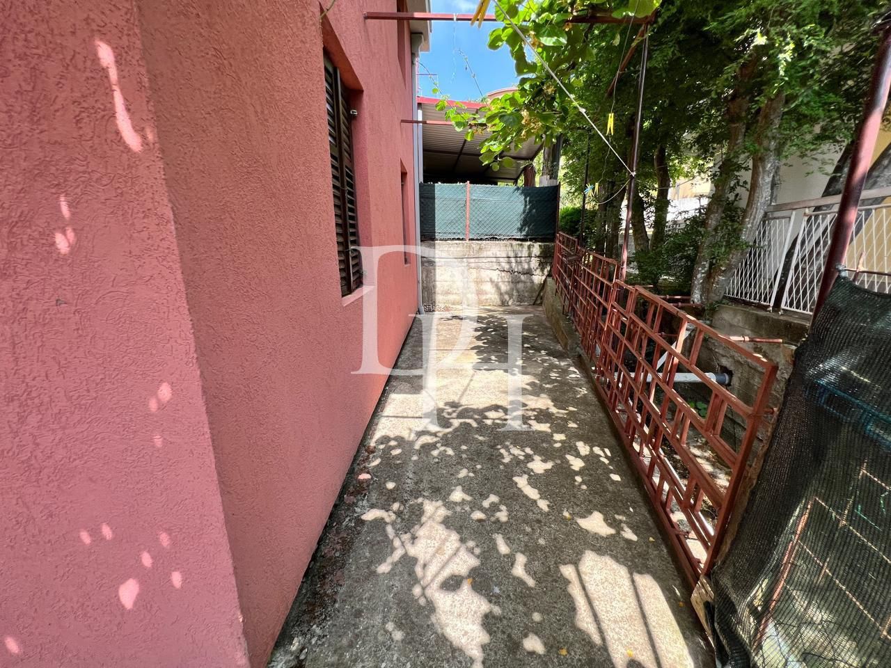 Cottage in Budva, Montenegro, 140m2 - for 150&nbsp;000€ - Ref: 72333 photo 10