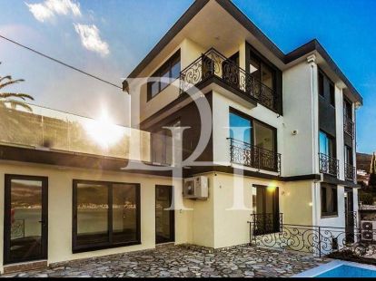 Вилла в Герцег-Нови, Черногория за 1 630 000€ (ID:72367)