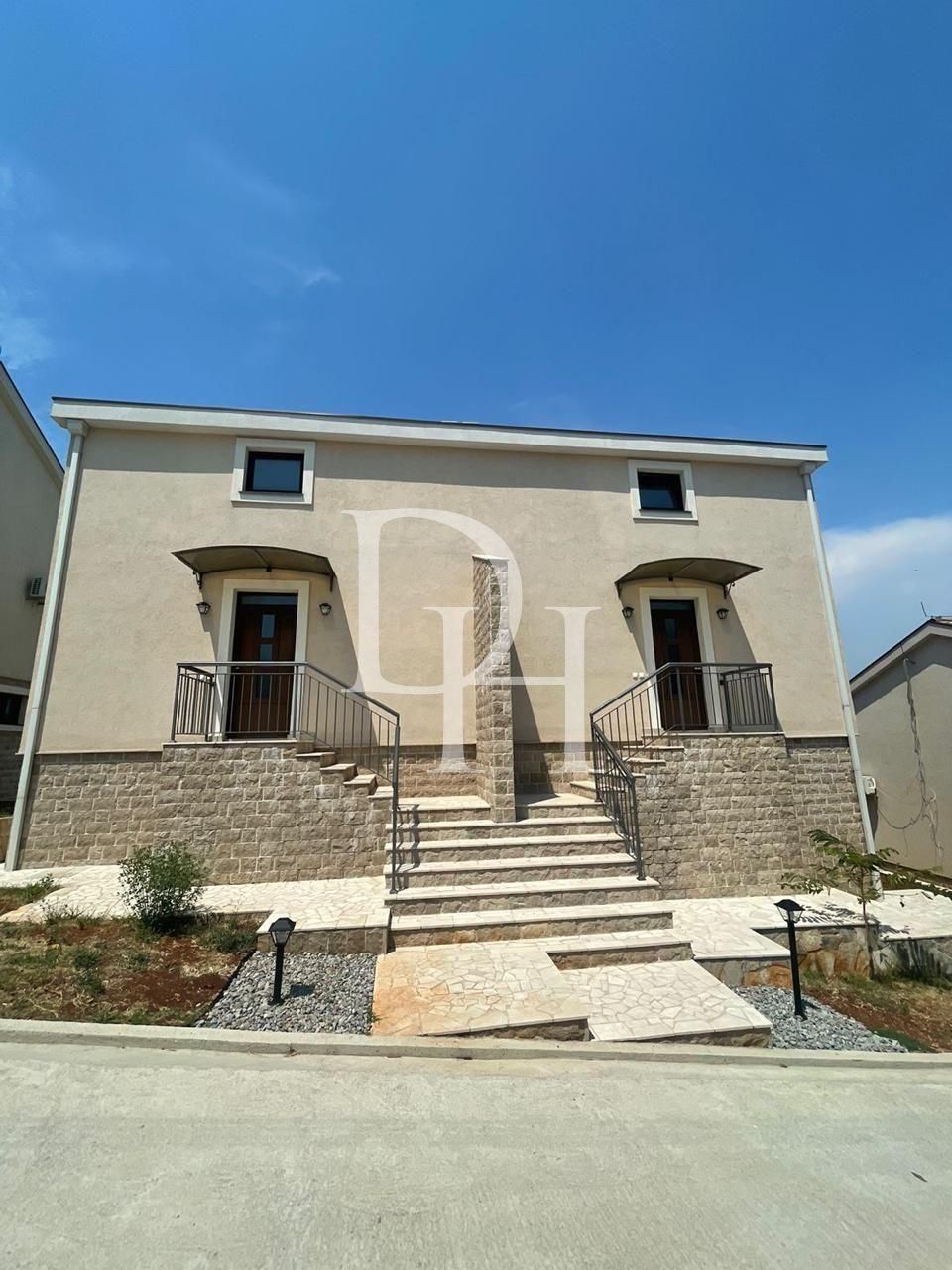 Таунхаус в Тивате, Черногория, 148м2 - стоимость 280&nbsp;000€ - Ref: 72406 фото 1