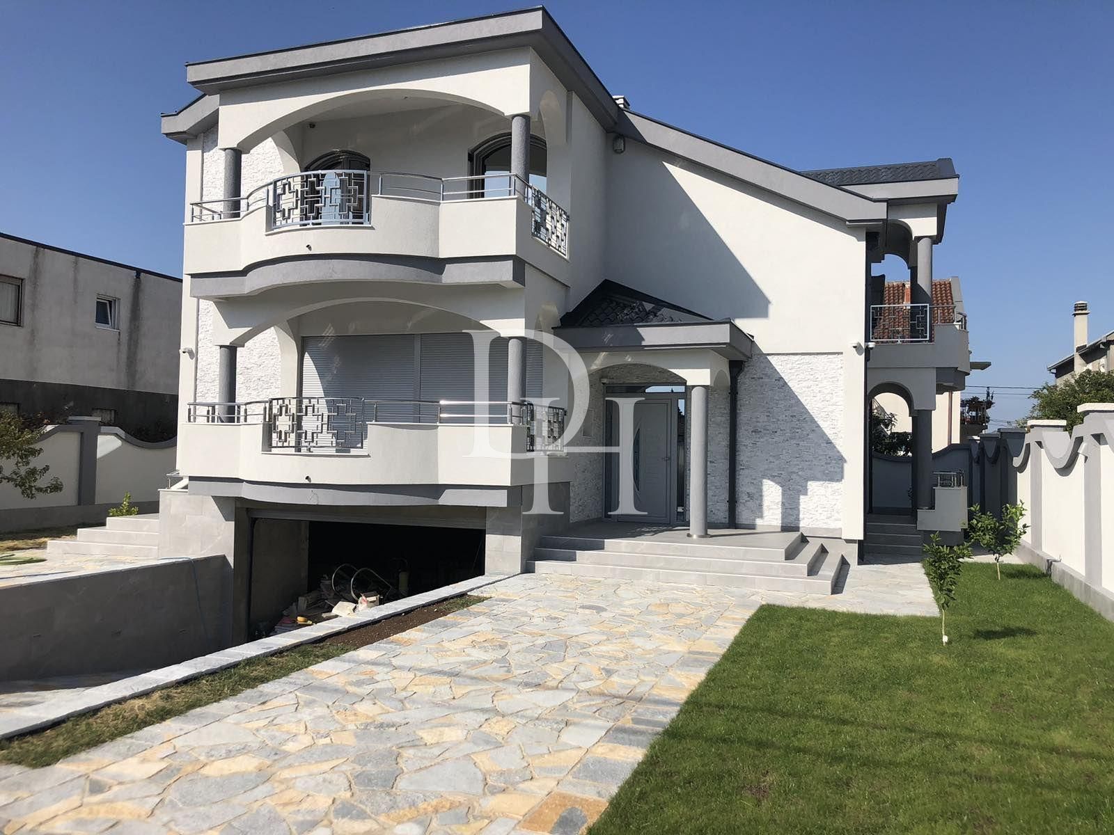 Вилла в Подгорице, Черногория, 320м2 - стоимость 600&nbsp;000€ - Ref: 72417 фото 1