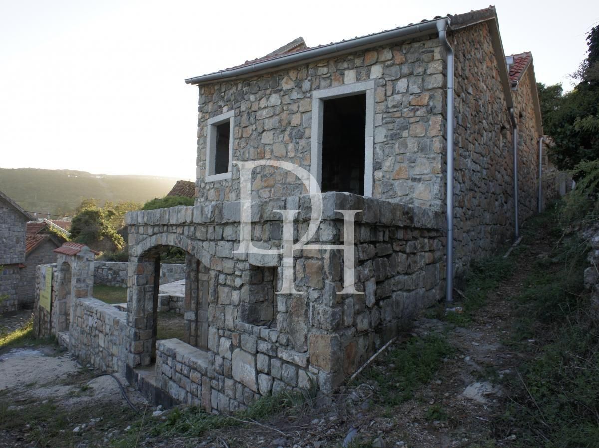 Villa in the Tivat community, Montenegro, 383m2 - for 560&nbsp;000€ - Ref: 72429 photo 3