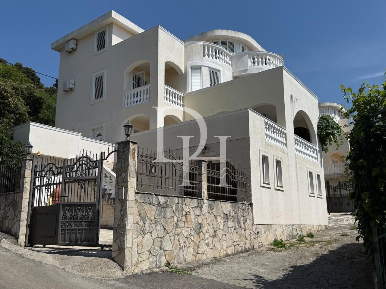 Вилла в Добра воде, Черногория, 395м2 - стоимость 498&nbsp;750€ - Ref: 72465 фото 1