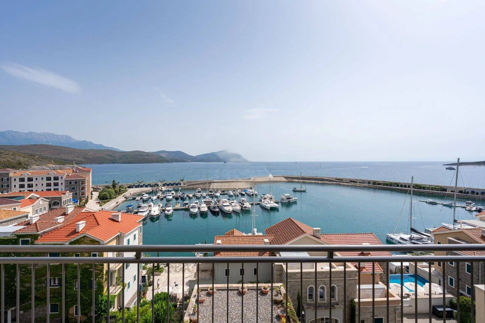 Апартаменты в Тивате, Черногория, 104м2 - стоимость 1&nbsp;150&nbsp;000€ - Ref: 72852 фото 6