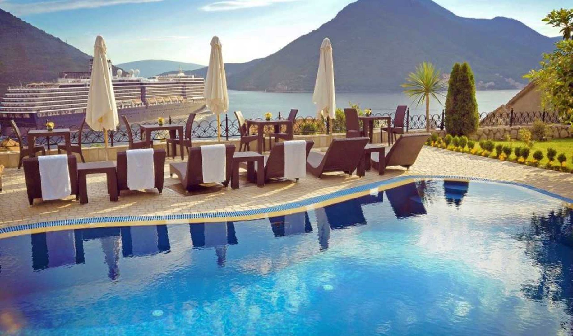 Отель в Тивате, Черногория - стоимость 1&nbsp;450&nbsp;000€ - Ref: 70890 фото 1